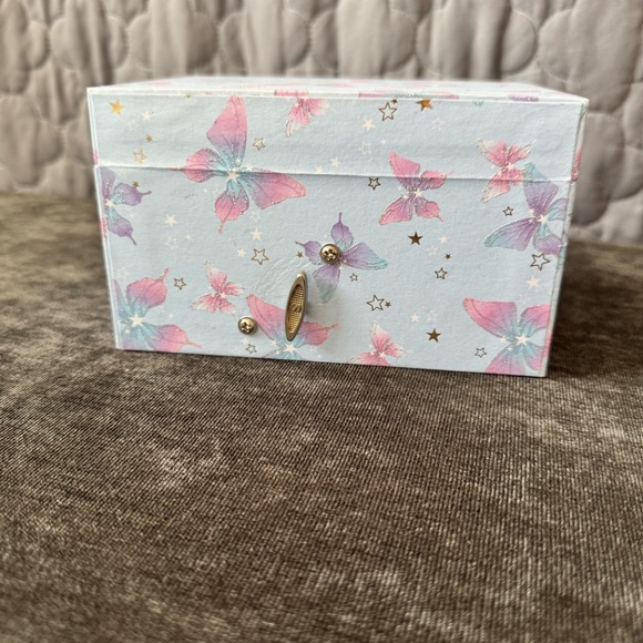 Girls small butterfly Jewelry Box - Picture 3 of 4